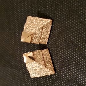 VINTAGE TRIFARI GOLDEN GORGEOUS EARRINGS